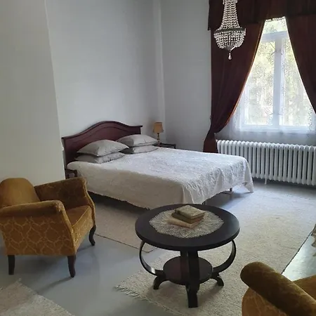 Neitsytniemen Kartanohotelli *