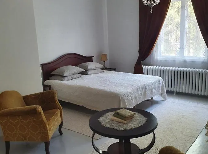 Neitsytniemen Kartanohotelli *