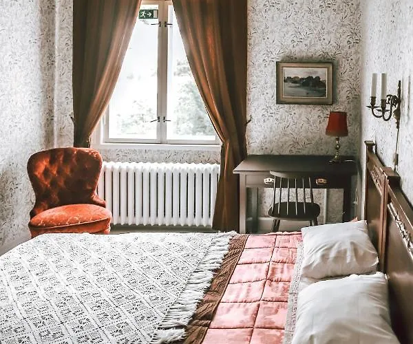 Neitsytniemen Kartanohotelli *